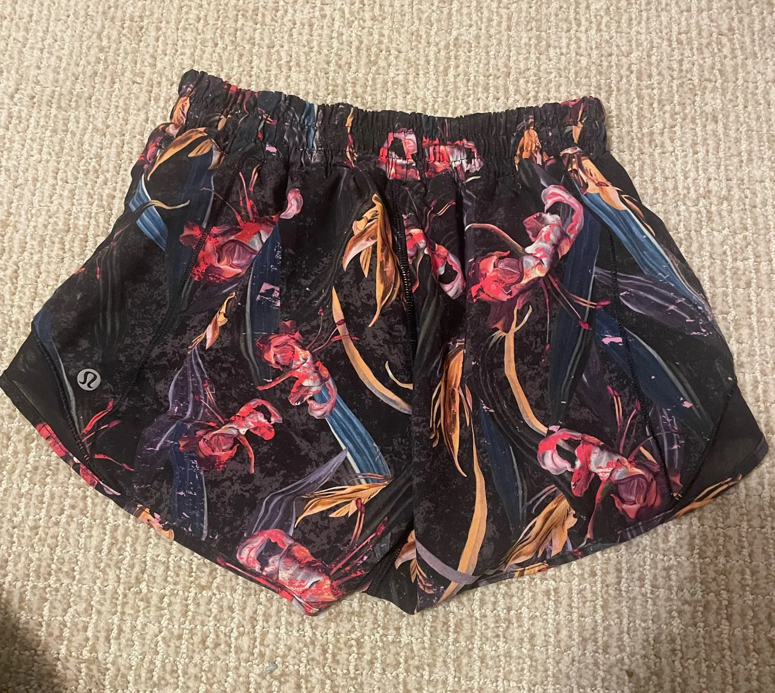 Lululemon Shorts Hotty Hot size 2 4inch - Image 2