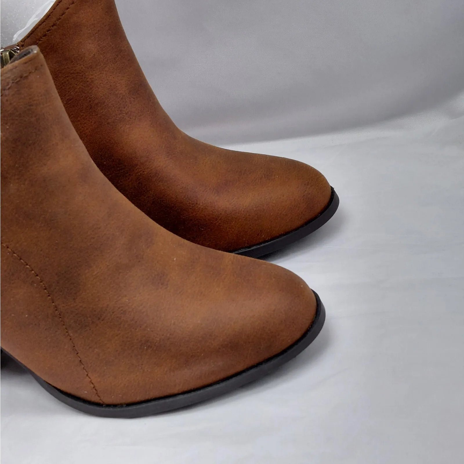 Daisy Fuentes Cosma Womens Ankle Boots Size 8.5W Brown Vegan Chunky Heel Casual - Image 3