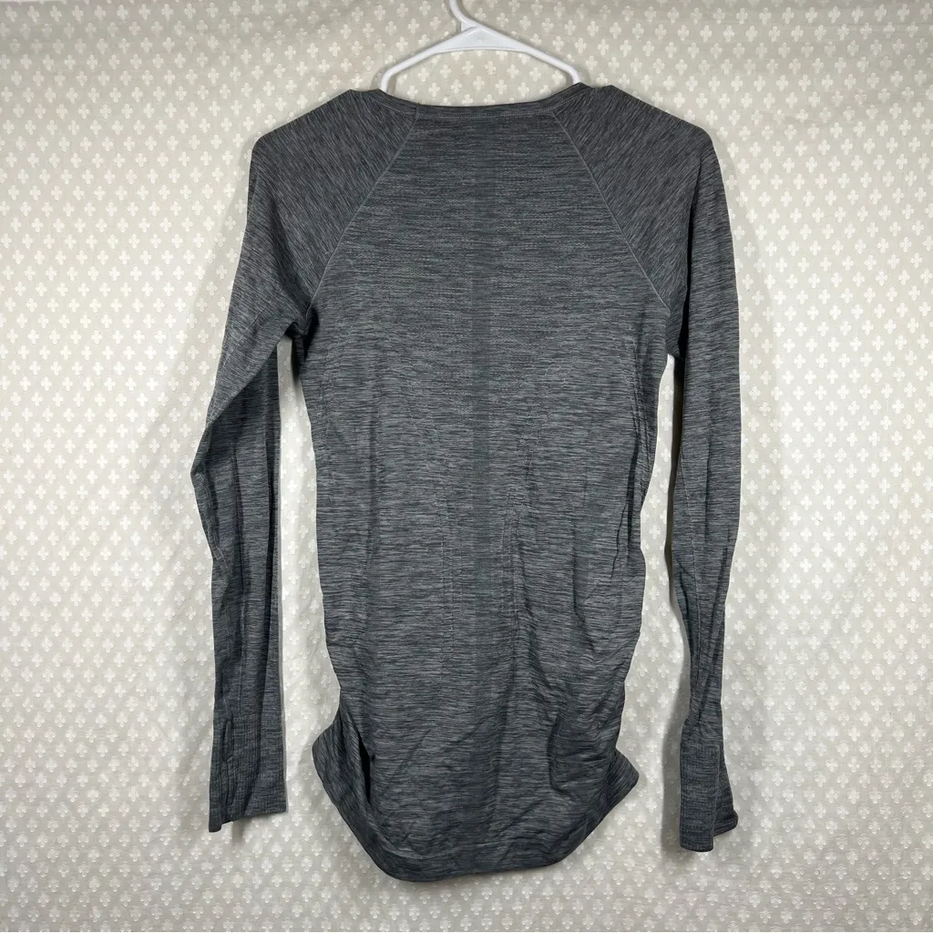 Athleta ‎ Heather Grey Speedlight Seamless Long Sleeve Top - Image 5