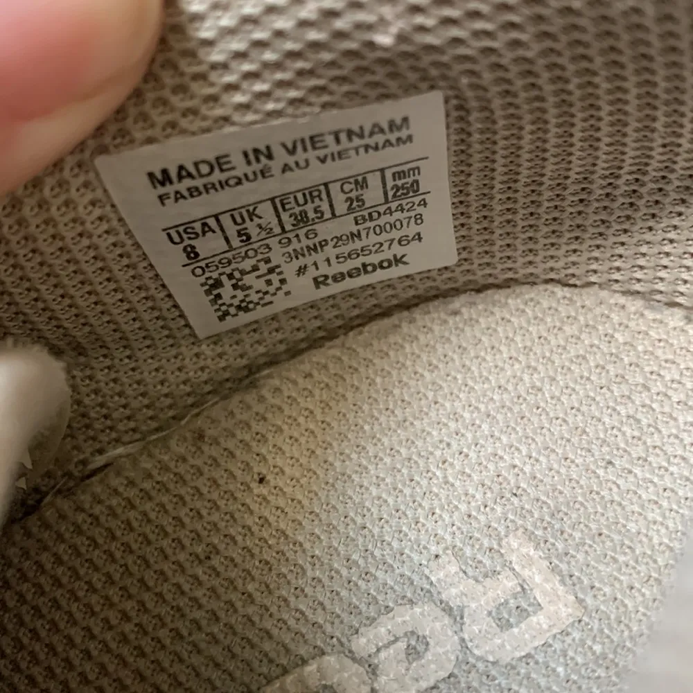 Reebok neutral sneaker - Image 8