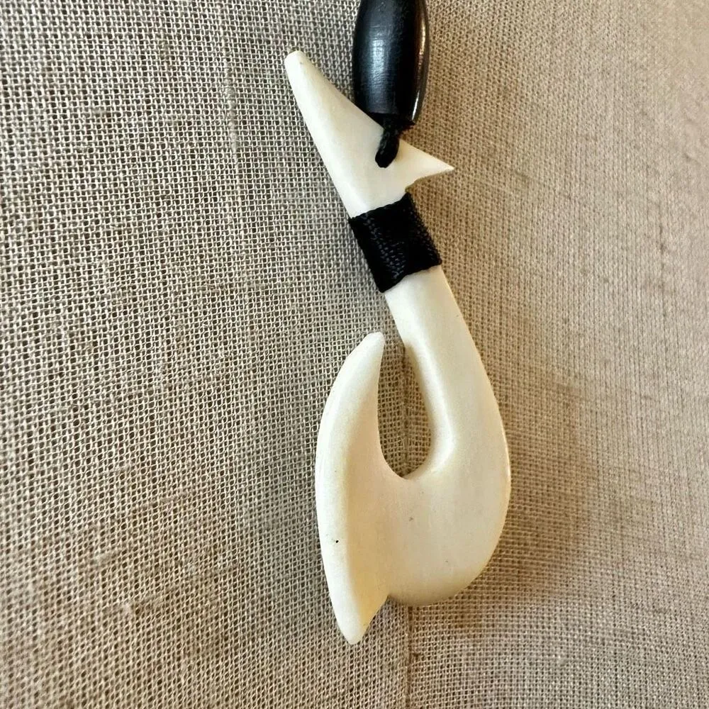Bone Fish Hook Hawaiian pendant Necklace - Image 4