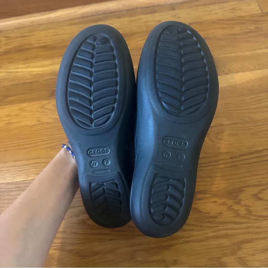 Crocs  Flat Black Shoes - Image 4