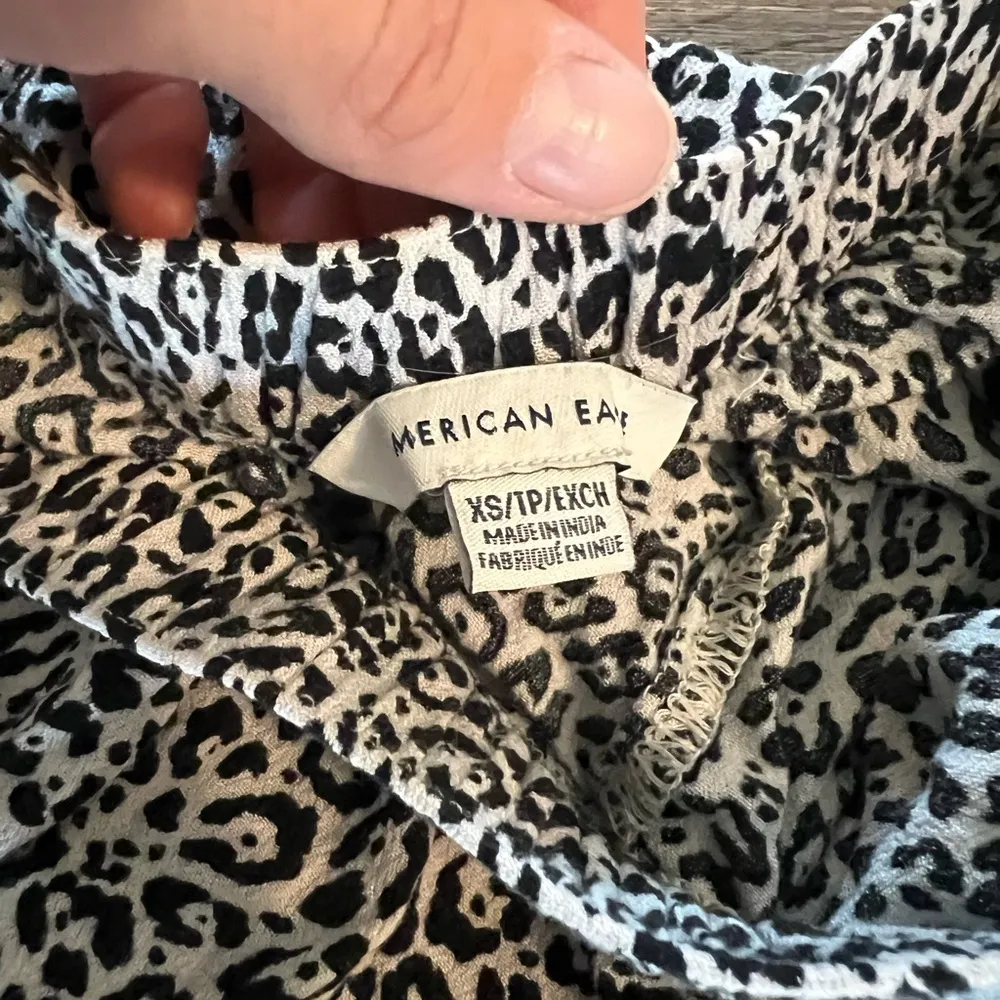 American Eagle black-and-white leopard mini skirt - Image 3