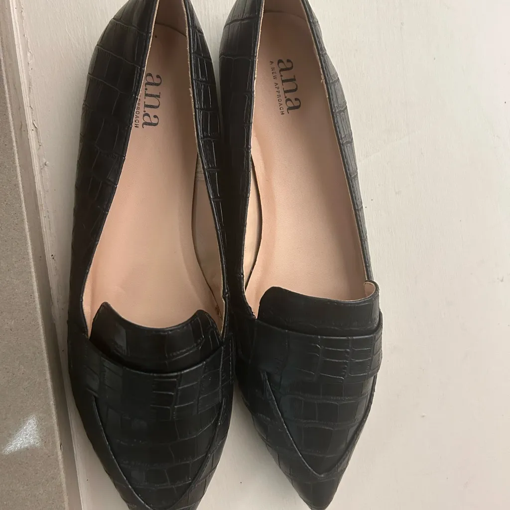 Loafers Elegant Black Croc-Embossed a.n.a. A new approach8 1/2 M like new - Image 3