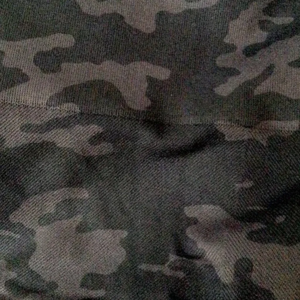 SPANX Seamless Leggings Core & Tummy Control Small Black Camo‎ - Image 6