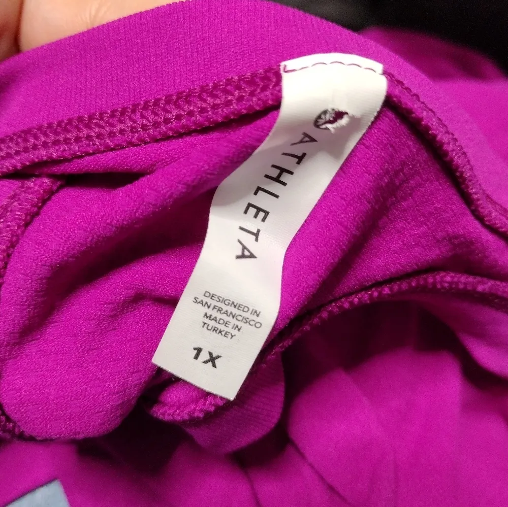 Athleta Momentum Seamless Racerback Fuscia tank top - Image 3