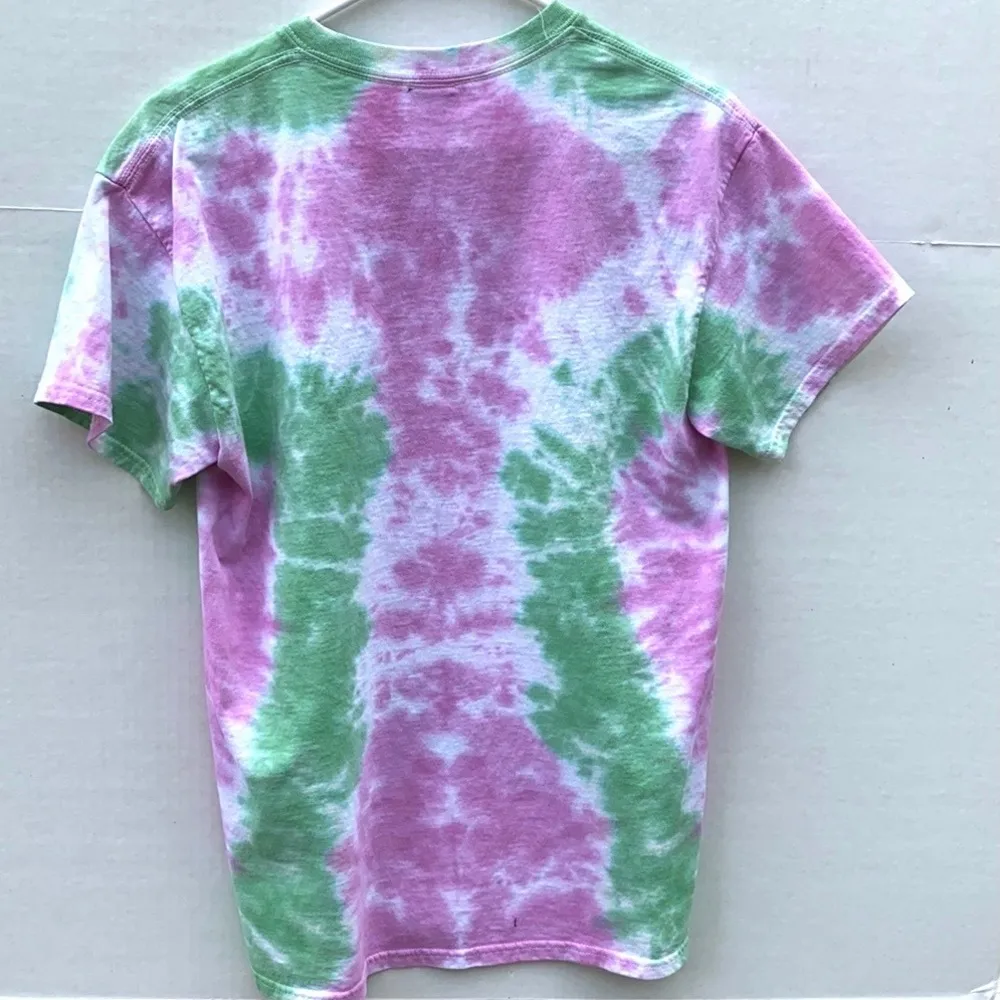 Day by Daydreamer Womens small short sleeve tiedye pink and green star tee - Image 2