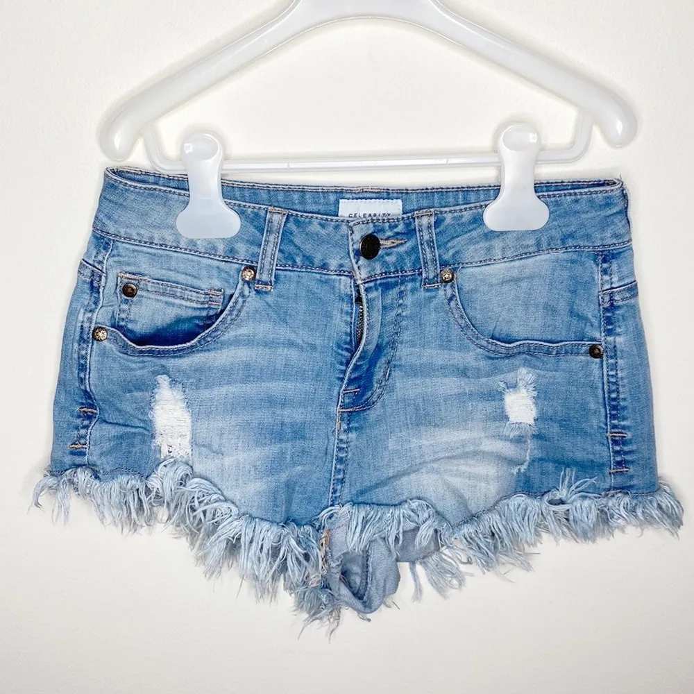 Celebrity pink high waist shorts with gray hem in Mackay repair wash size 26 - Image 2