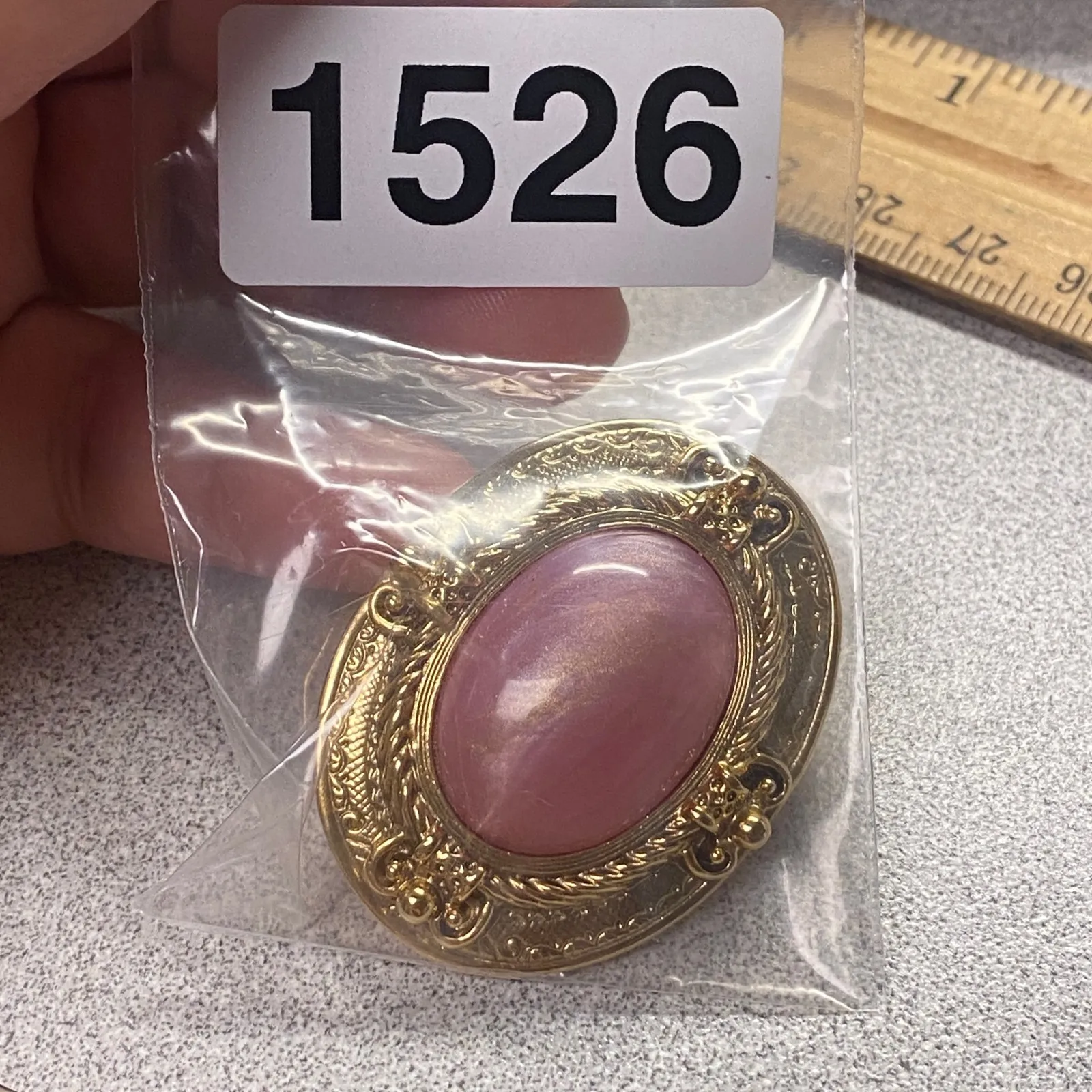 Vintage Gold Tone Oval Pink Iridescent Cabochon Brooch Pin Filigree Accent - Image 7