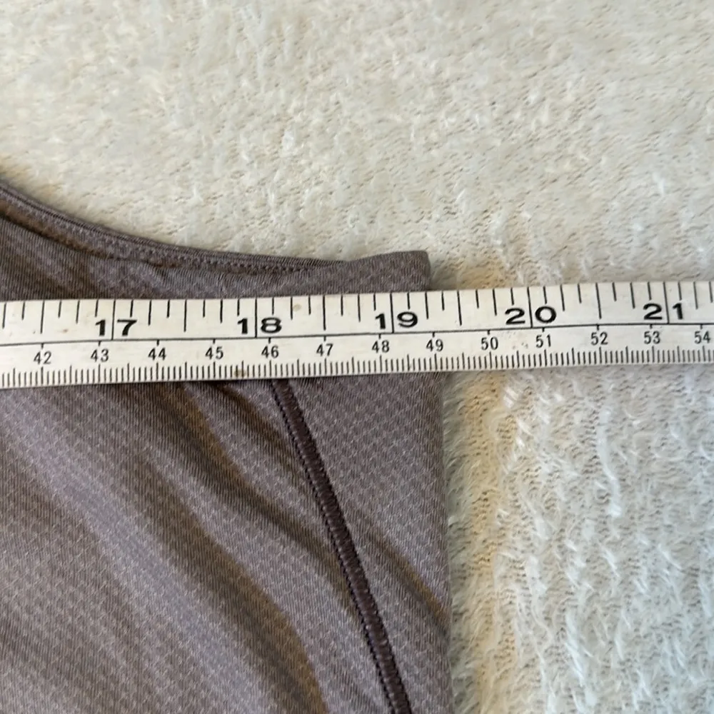 Lululemon Open-Back Cropped Training Tank Top
Mauve Grey - Image 4