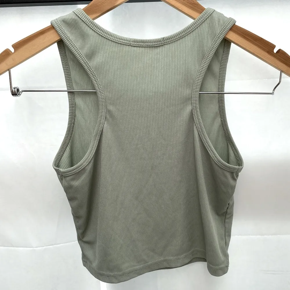 ⬇️ 2 Marked Listings for $25 - Casual Floral Print Ribbed Cropped Tank Top - Image 3