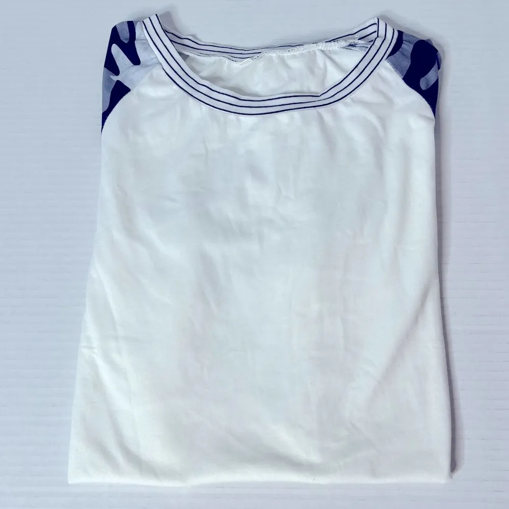 Women’s White Top Crewneck Blouse Gray and Blue Camo Short Sleeve Size M New! Size M - Image 9