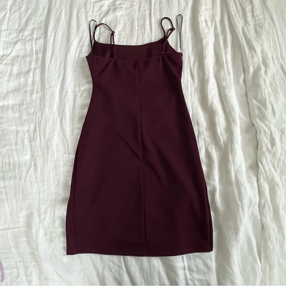 Lulus burgundy cut out dress size medium - Image 3