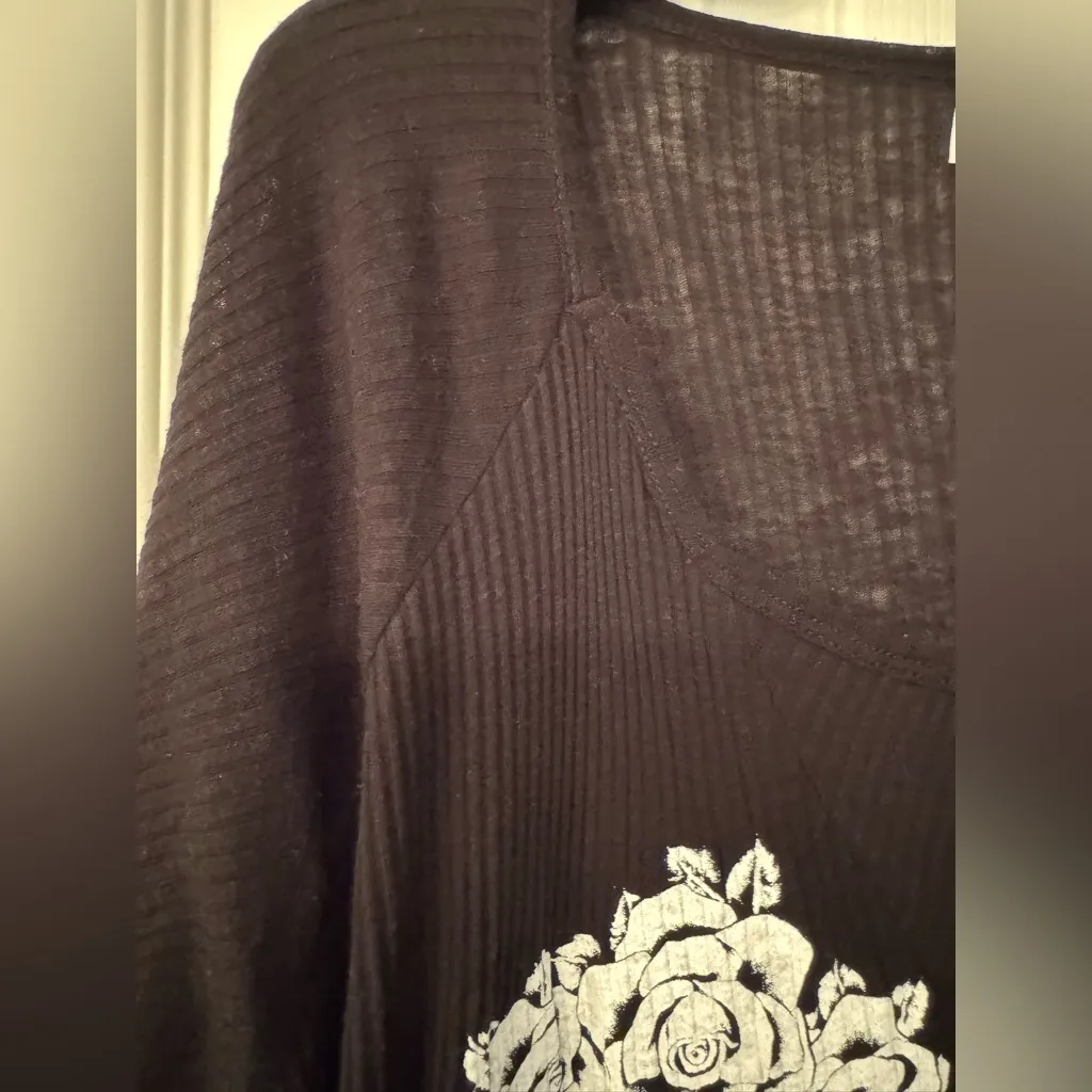 Lauren Moshi Black & White Floral Heart Women's Sweater Size XS/Small - Image 8