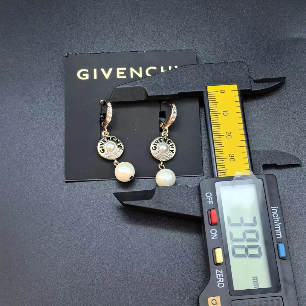 Givenchy Gold and White Necklace Set - Image 8