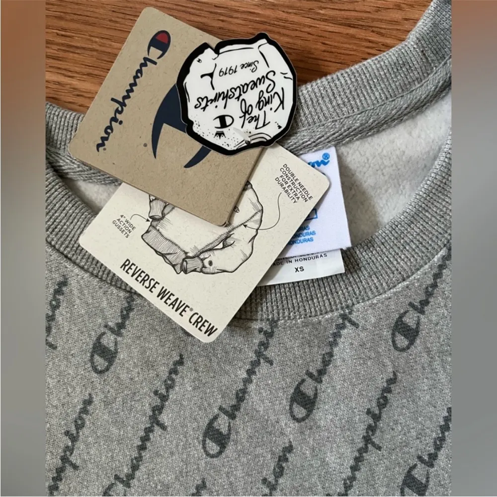 NWT champions crewneck - Image 2