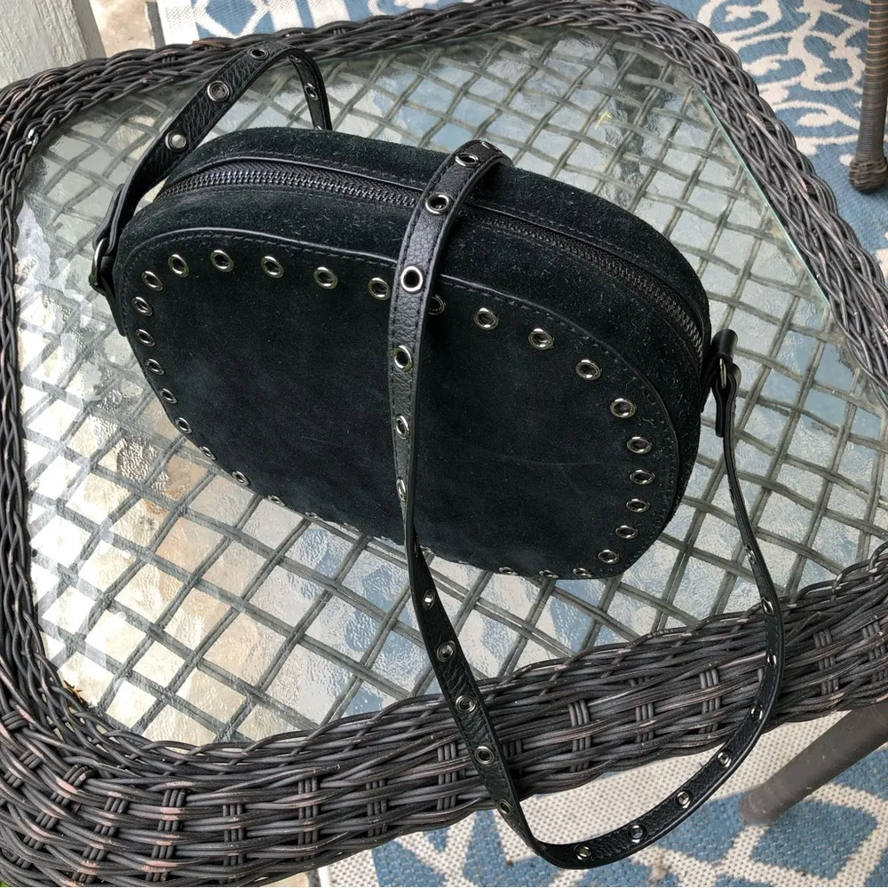 Vince Camuto Areli Crossbody Shoulder Bag Purse Handbag Black Metal & Leather - Image 2