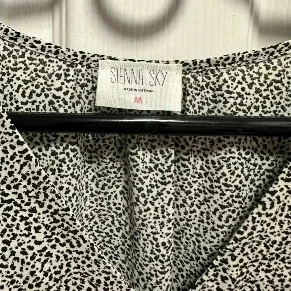 Sienna sky white and black leopard cheetah print top - Image 3