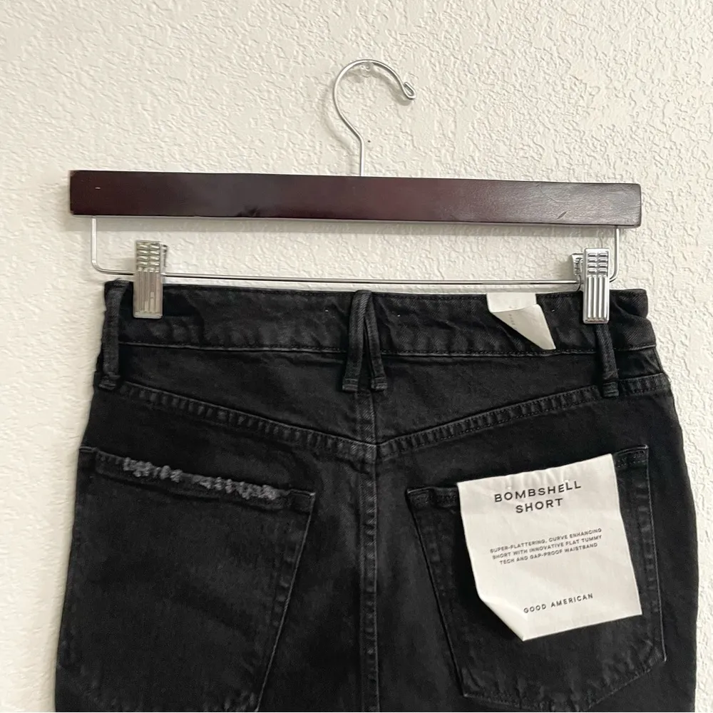 NWT Good American Womens Shorts Bombshell Washed Black Distressed Size 2 26 - Image 4