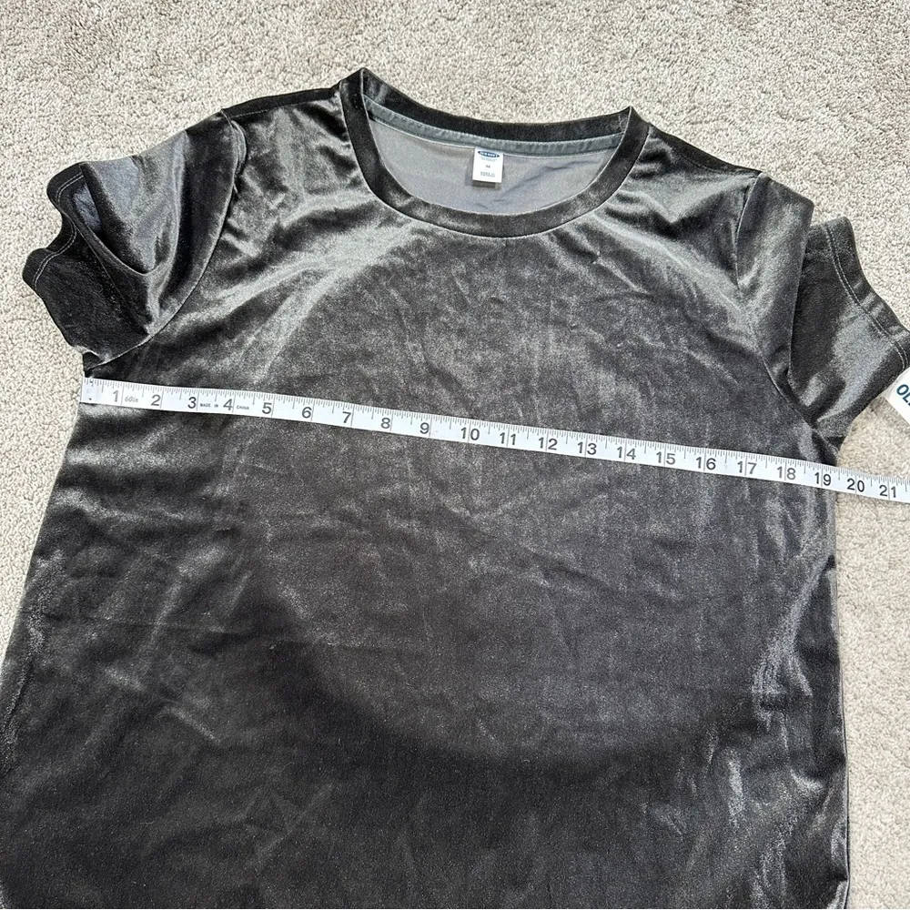 NWT Old Navy Velvet Velour Shortsleeve Shirt Top Relaxed in Metal Residue Gray M - Image 11