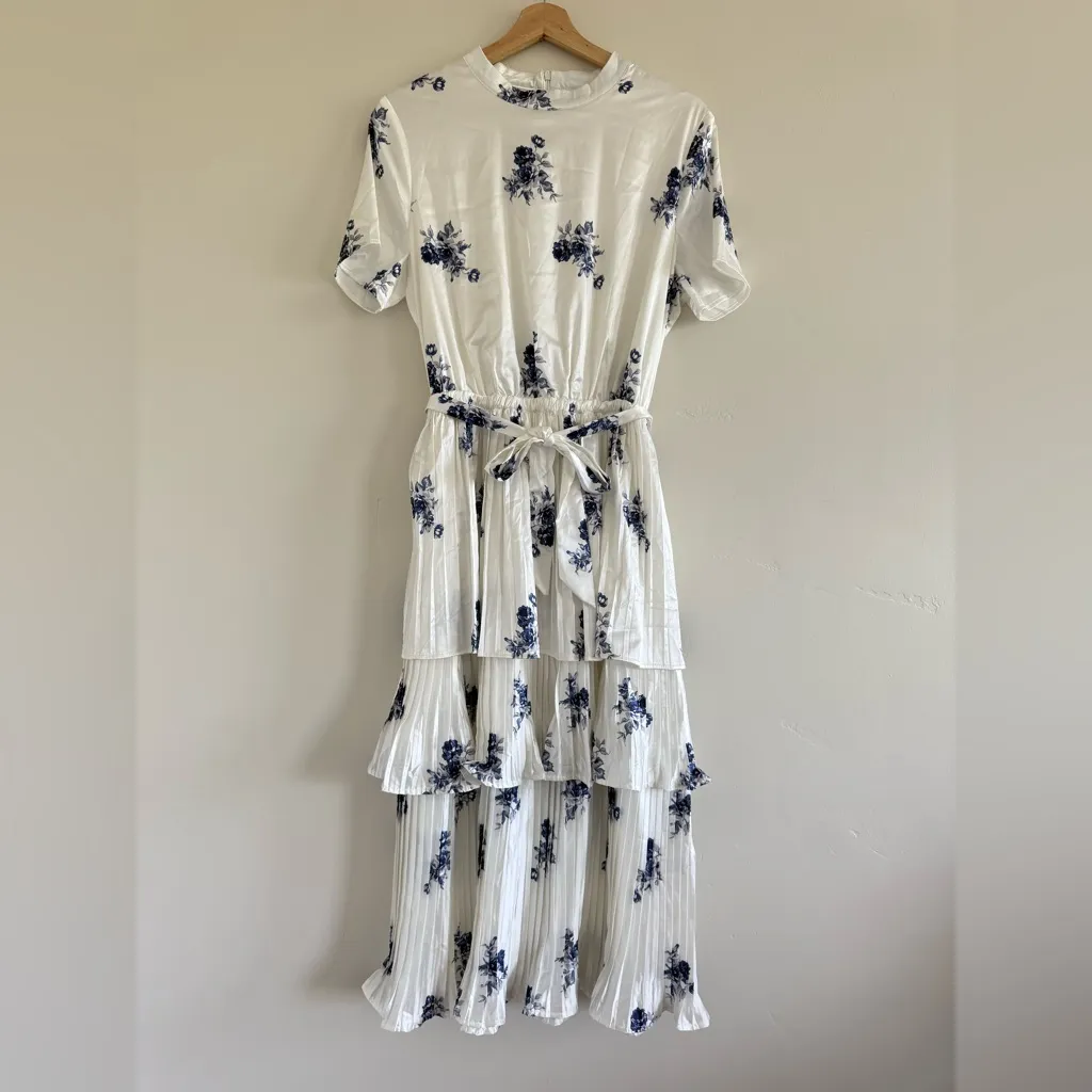 Ivy City Co Lorraine porcelain dress floral White and Blue Tiered Dress size L Size L - Image 4