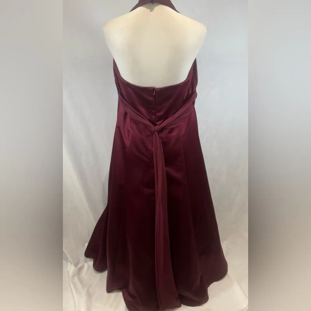 David’s Bridal satin and chiffon burgundy wine halter maxi dress size 16 - Image 3