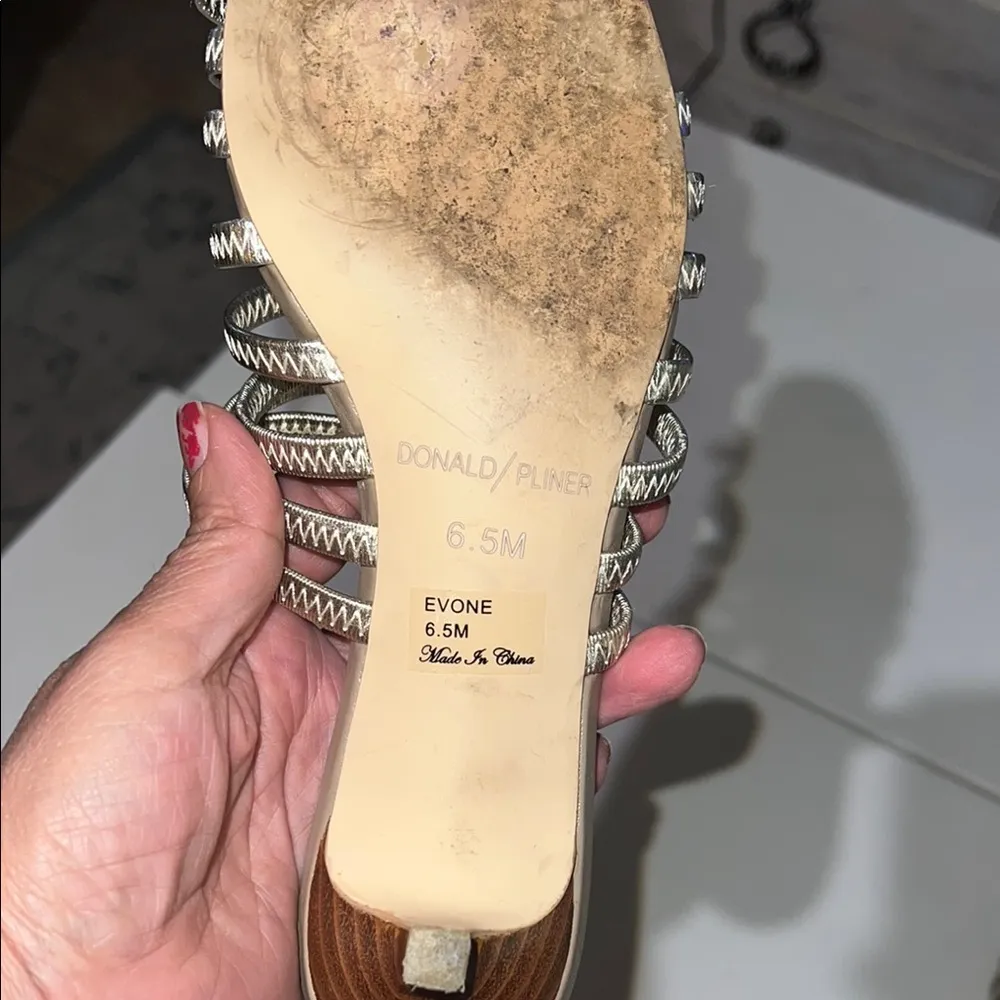 Donald J. Pliner Women's Silver Slide Sandals Platino metallic 6.5 kitten heel - Image 10