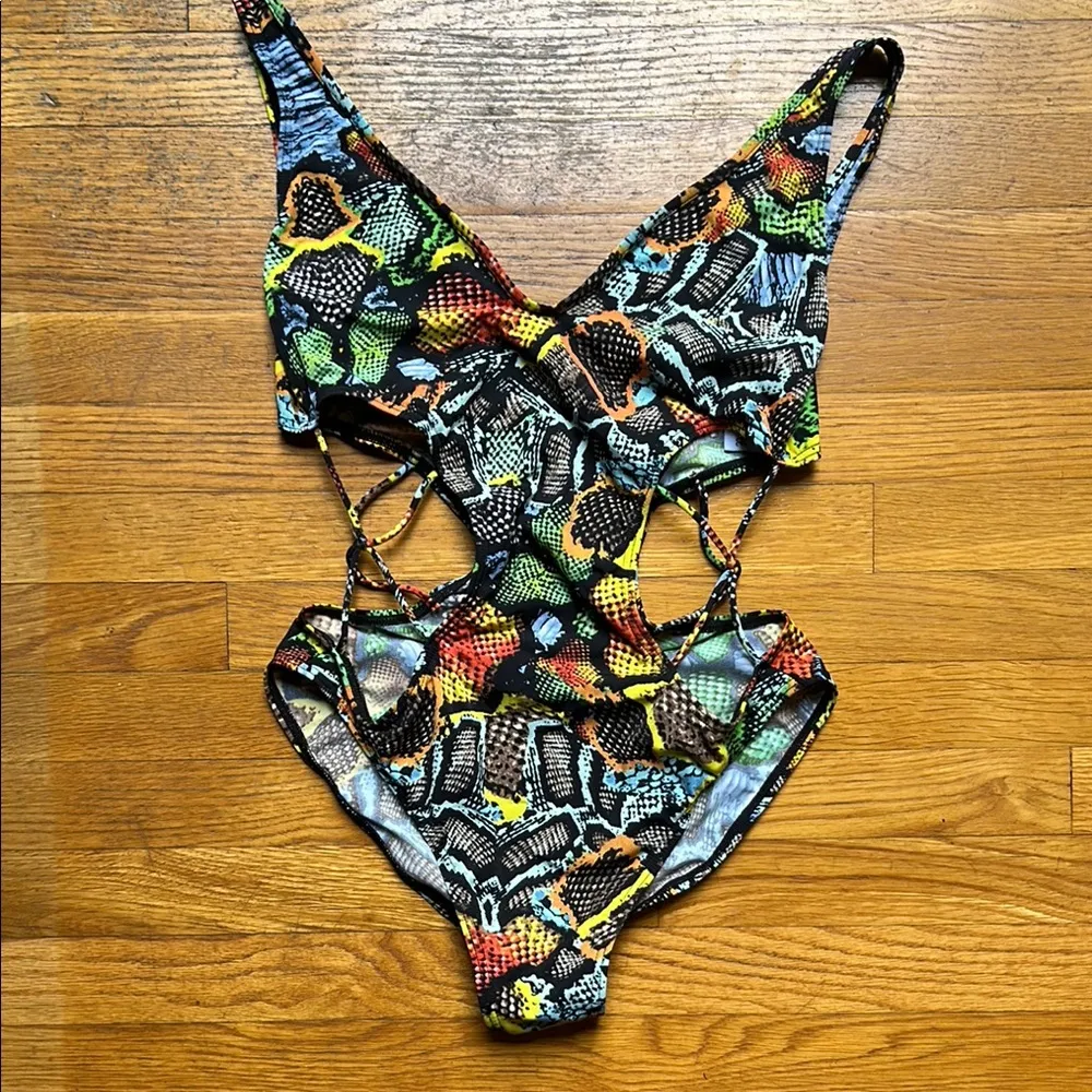 LISA MAREE Wind & Cartwheels Swimsuit. Small 🌊🎡 Green - Image 6