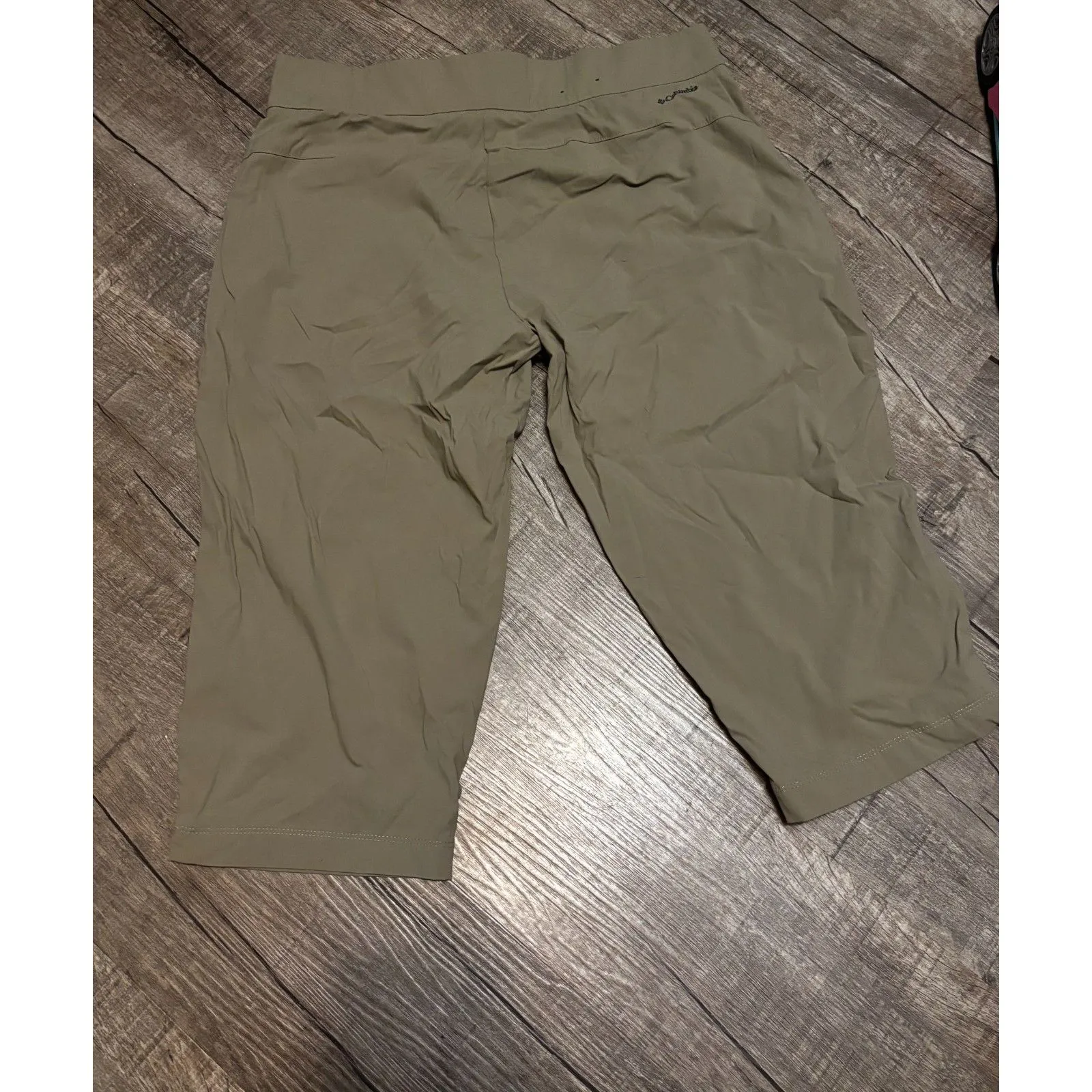 Columbia Women’s Shorts Size Large Tan Khaki Outdoor Hiking Casual Lightweight - Image 3