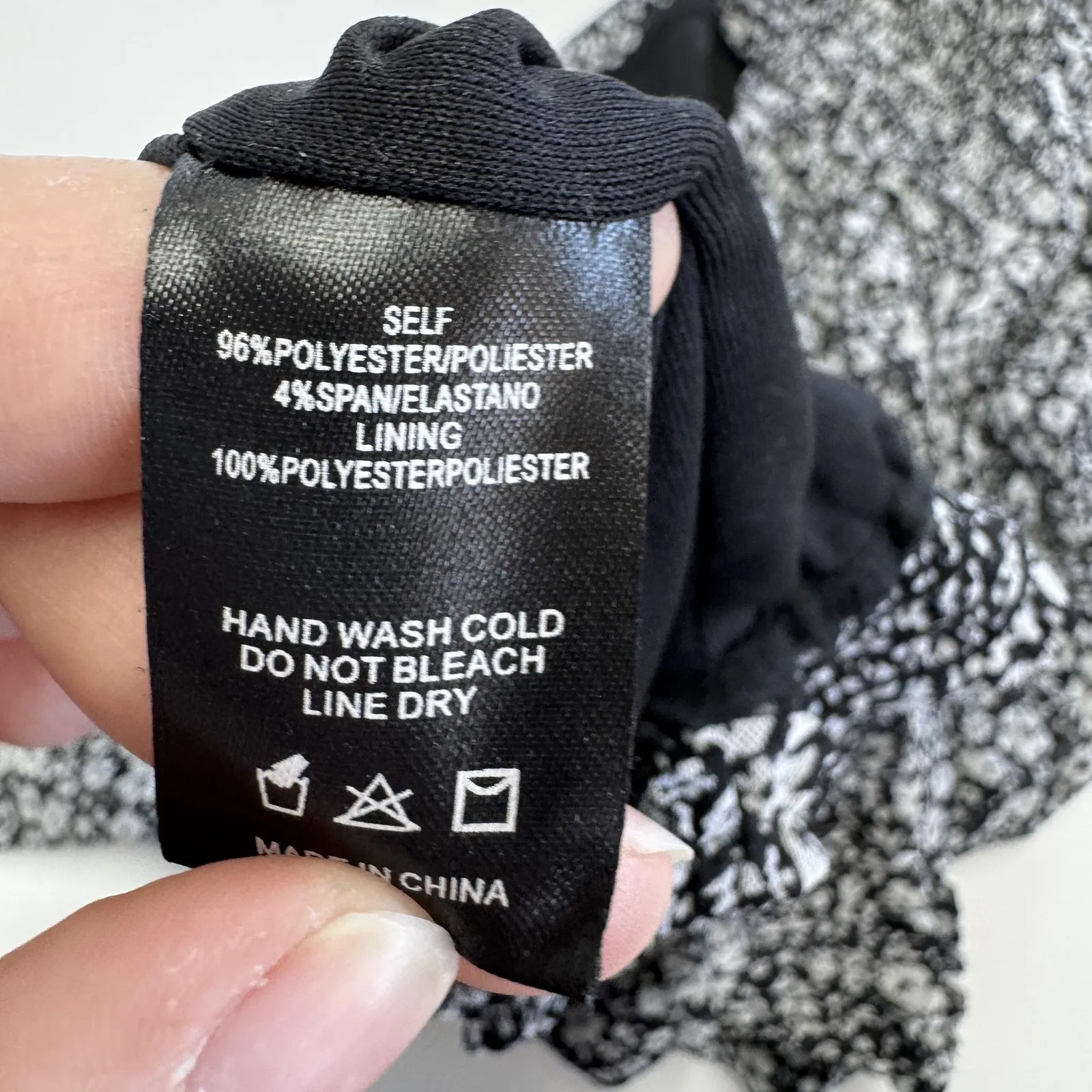 Evereve Shirt Womens Medium Black White Floral V Neck Long‎ Sleeve Smocked Sheer - Image 4