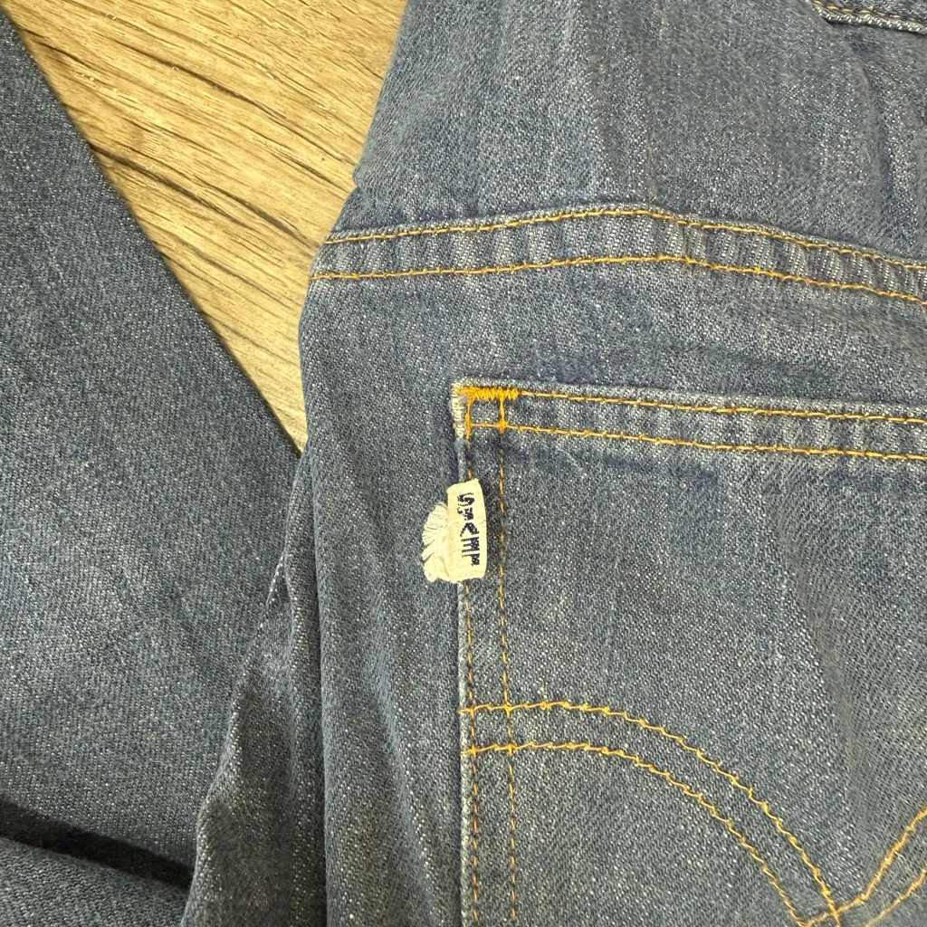 Levi’s for gals big E on white tag size 28 - Image 3