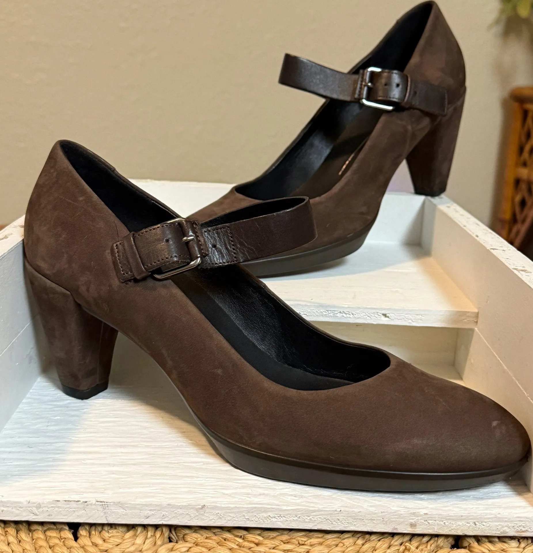 NWOB Plateau Mary Jane Pump Brown Suede Cone Heels Size 9 US 40 EURO  - Image 3