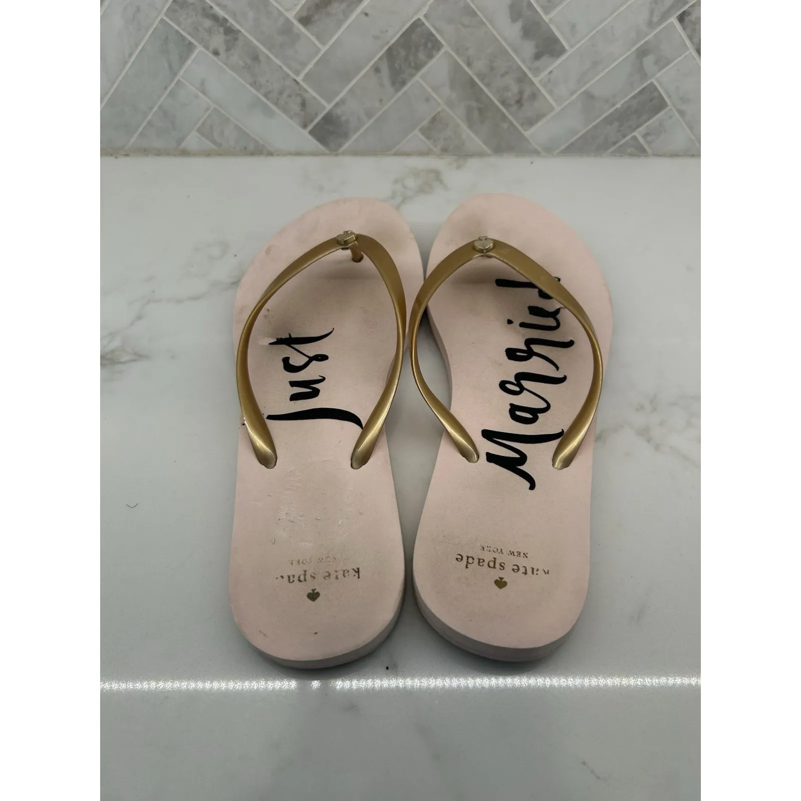 Kate Spade Just Married Flip Flops Thong Sandals Slides Gold Logo Women Size 7-8 - Image 3