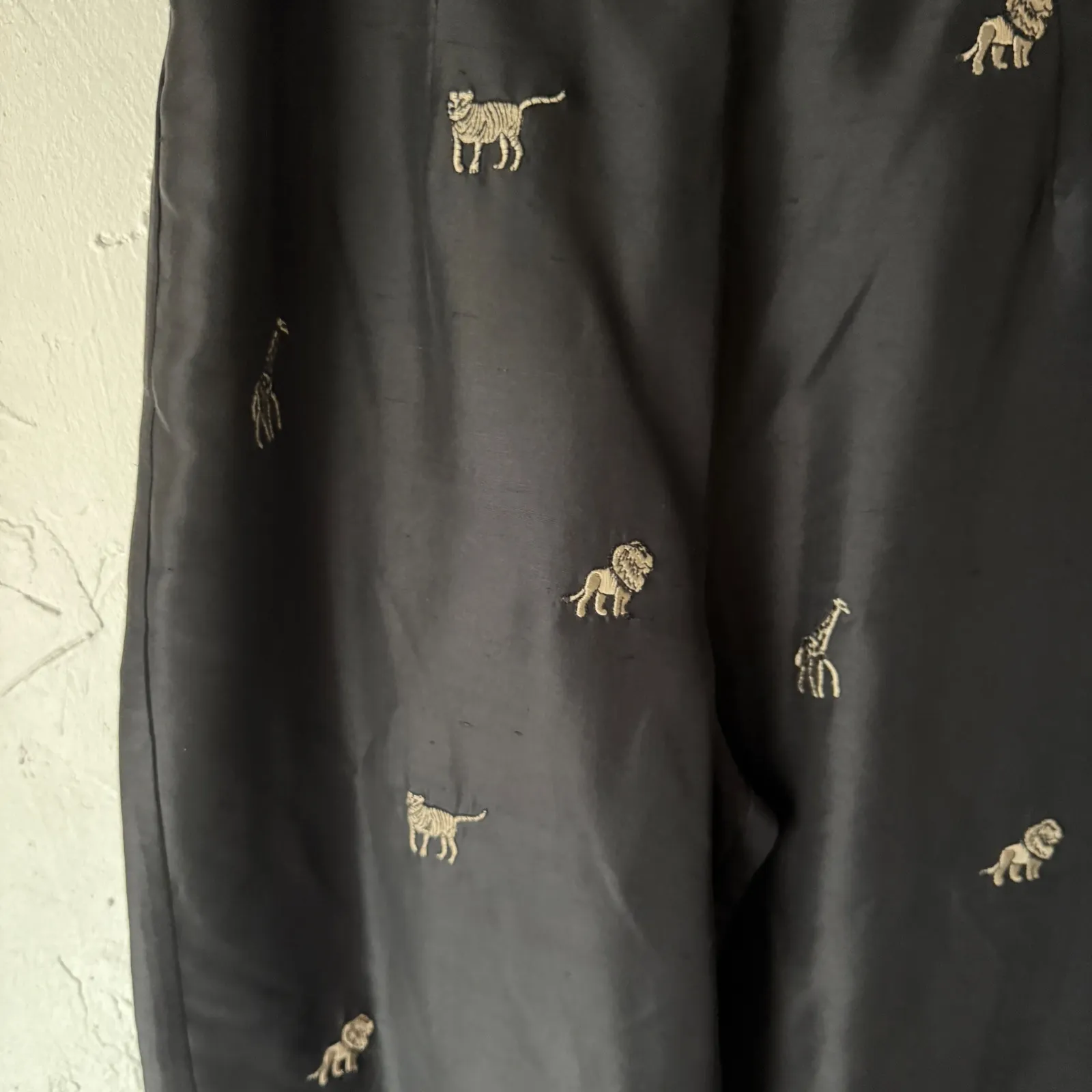 Black Silk Blend Pants Womens Size 6 Safari Animal Embroidery Lion Giraffe Tiger - Image 4