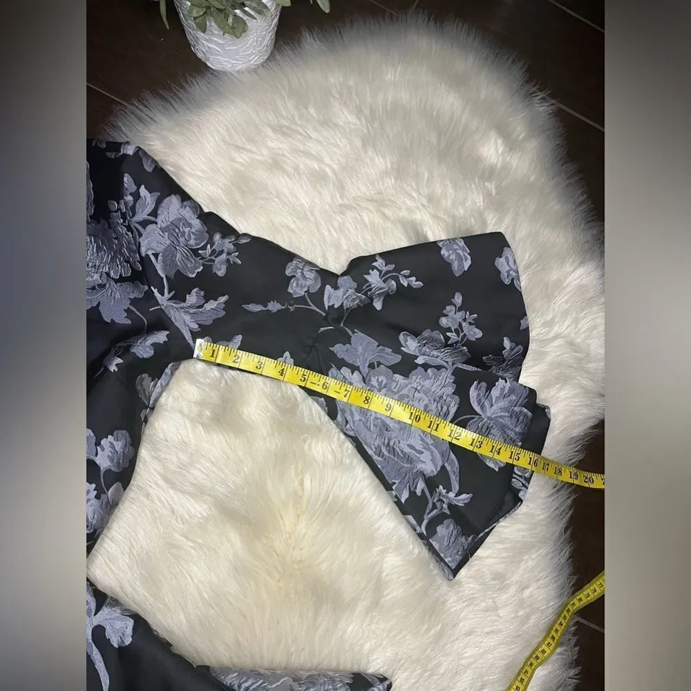 Belle Badgley Mischka Bell Sleeved black and grey floral Jacquard dress sz 6 - Image 12