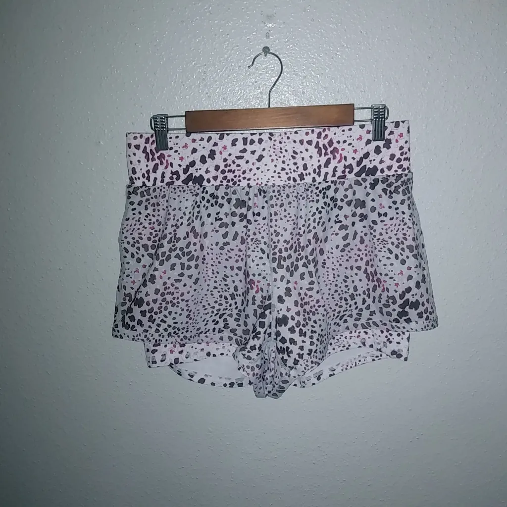 Fabletics L Running Double Layer Shorts Spotted Print Pink Purple Gray - Image 3
