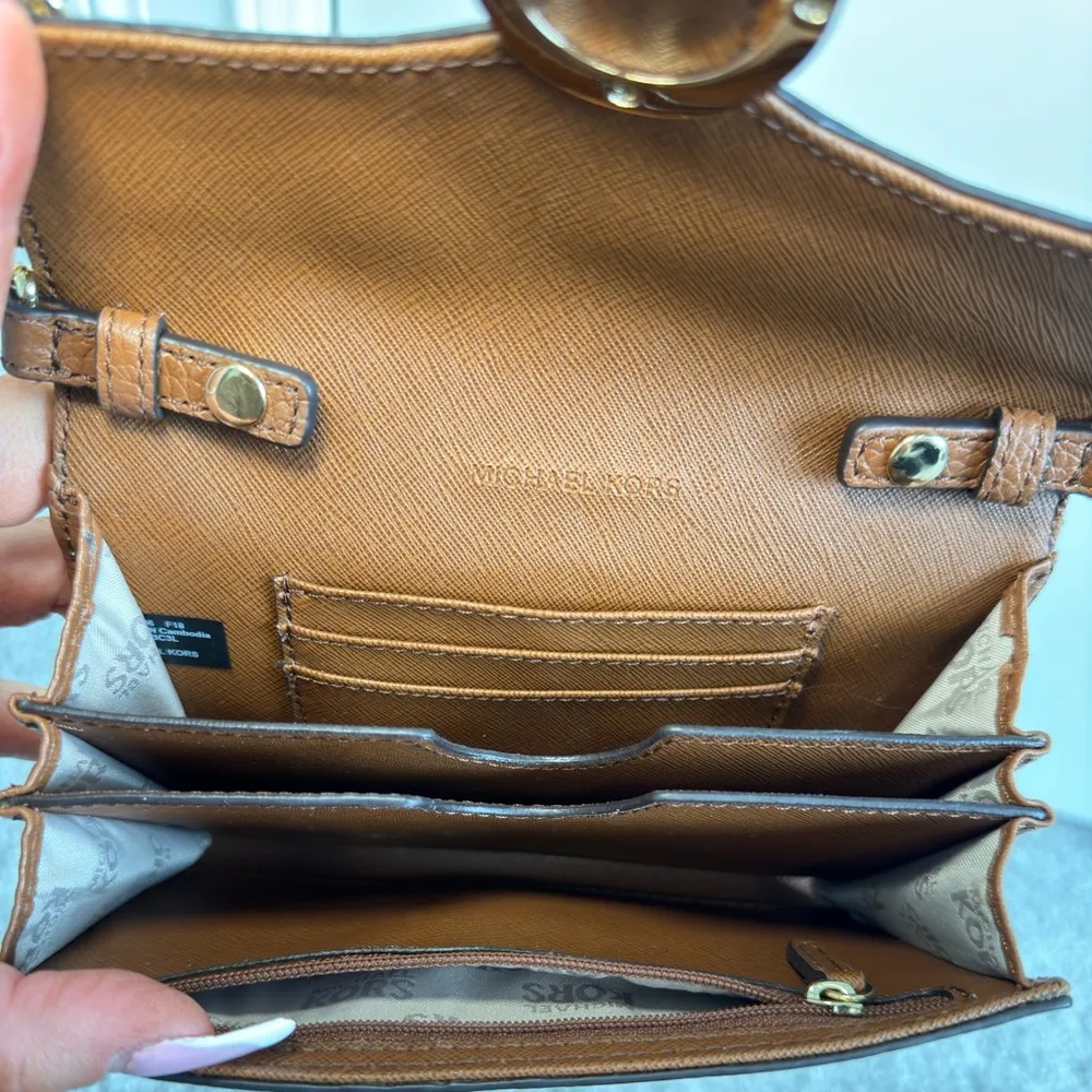 Michael kors wallet on chain - Image 2