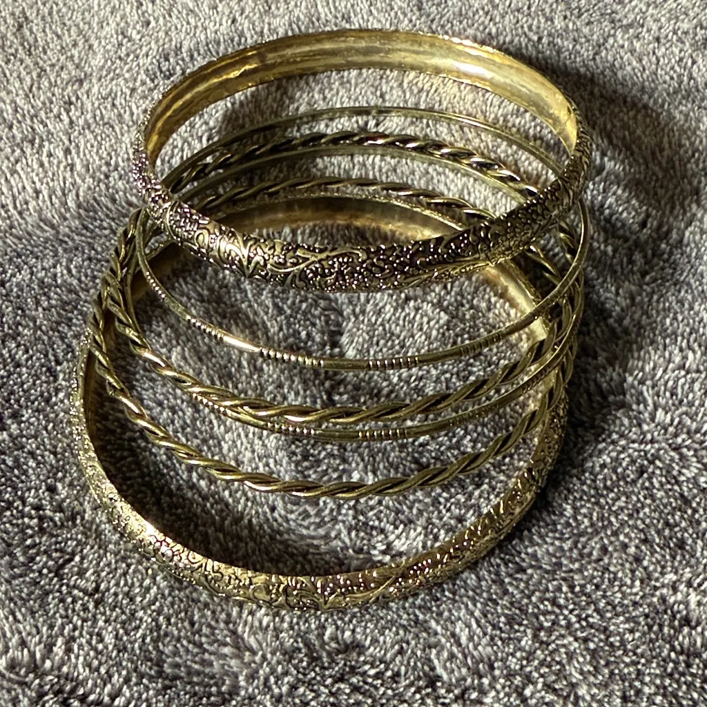 AVON Woman’s Elegant Gold - Image 3