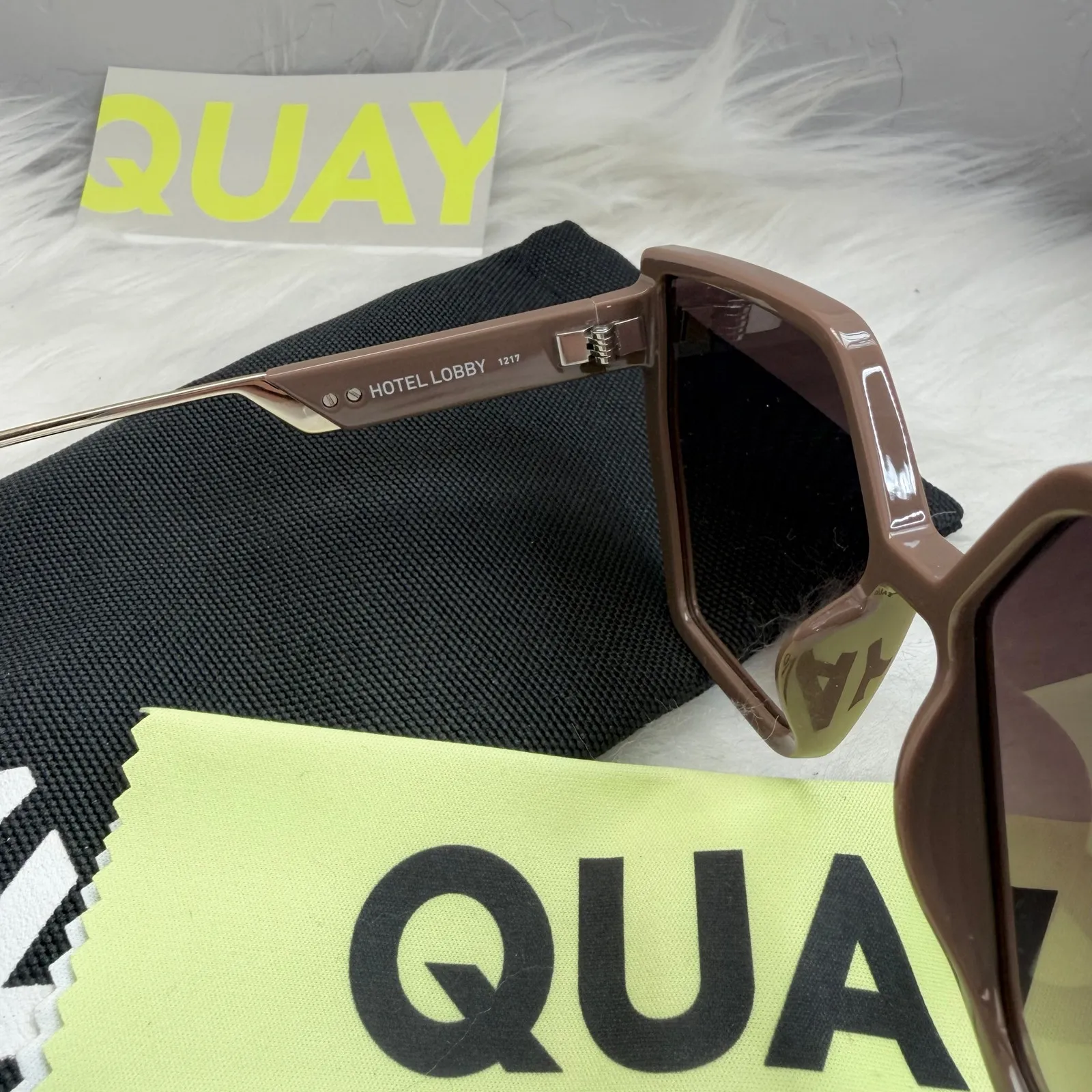 New Women’s Quay Australia Hotel Lobby Oversized Square Sunglasses Doe Brown - Image 3