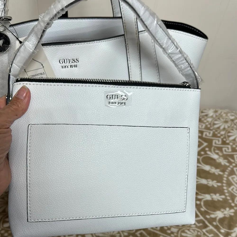Guess White Naya TravelBag Set - Image 3