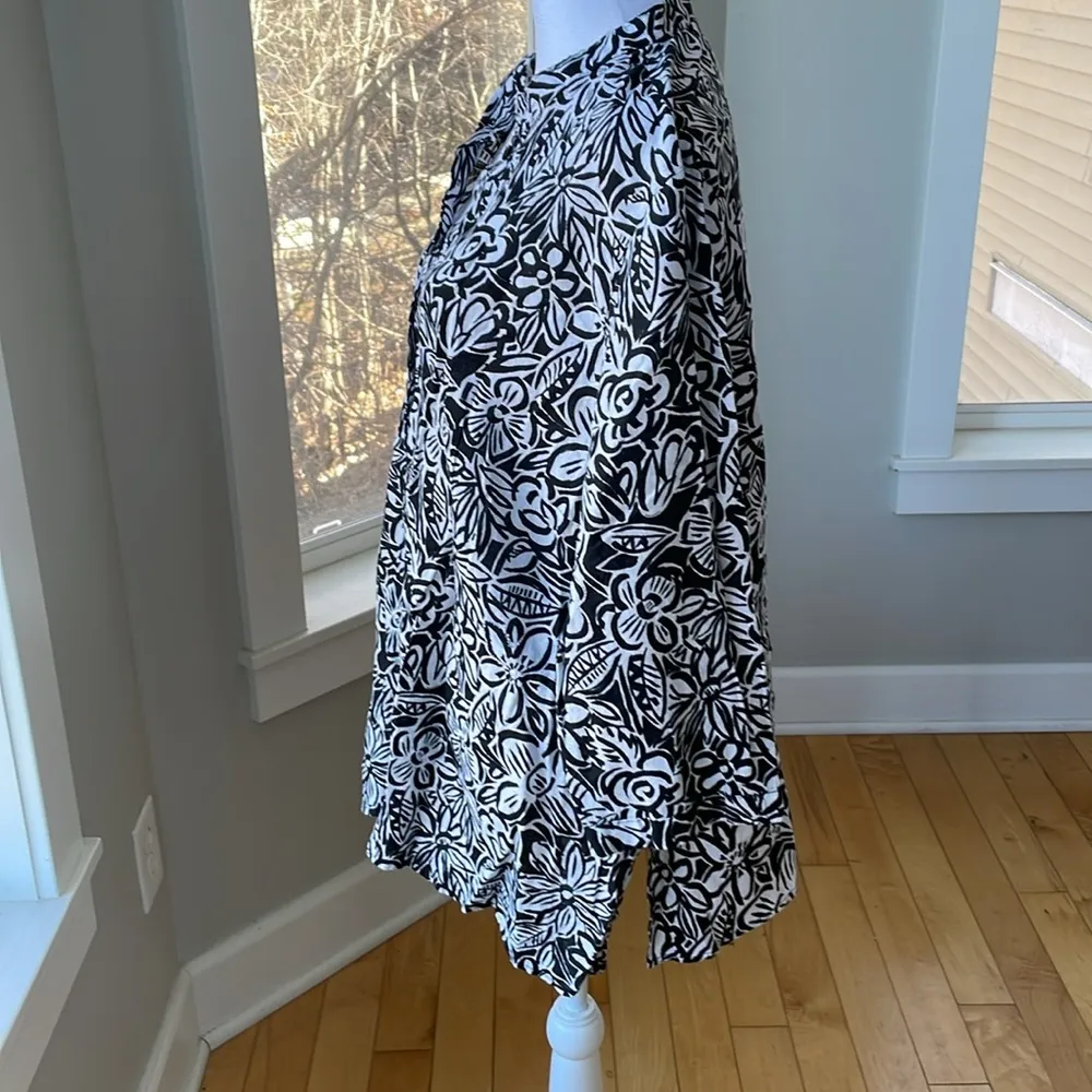 Laura Ashley Woman Black White Floral Embroidered 100% Linen Shirt Swim Coverup - Image 3