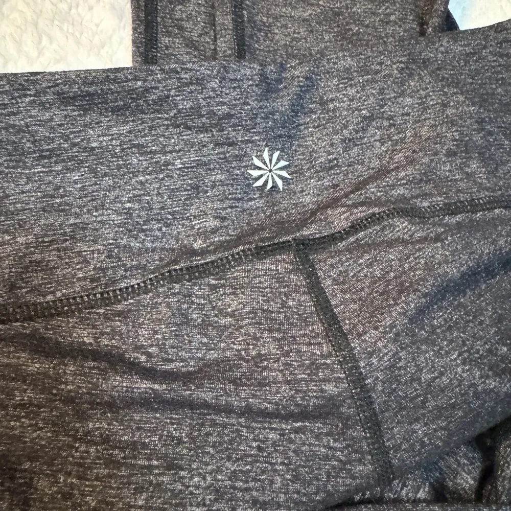 Athleta Quest Chaturanga Grey High Rise Workout Cropped Leggings Size Small - Image 5