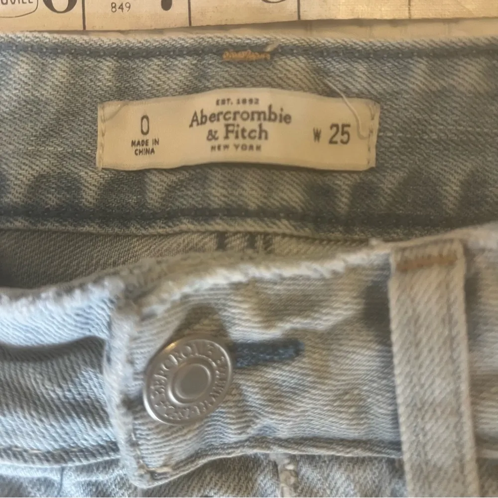 Abercrombie & Fitch Women's Distressed Denim Shorts Blue Size 0 - Image 9