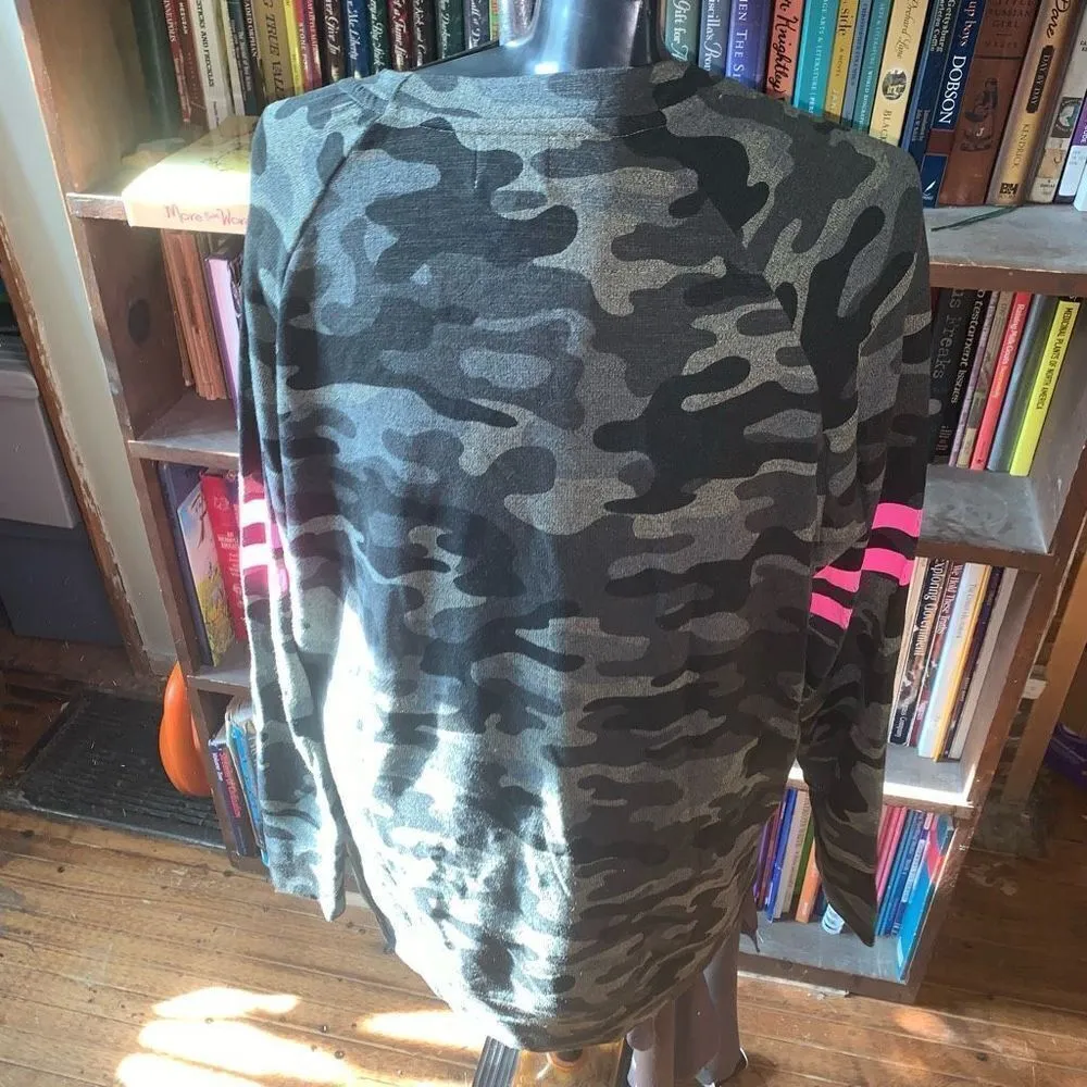 Sundry green camo pink stripe 3/L cozy loungewear sweatshirt - Image 2