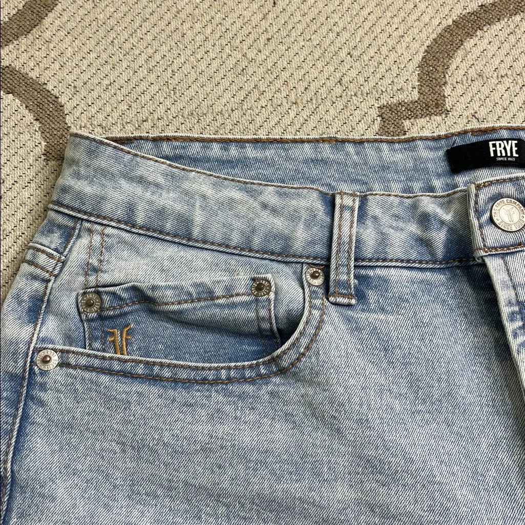 Frye high waisted straight leg Cuffed Crop light blue Jeans (1859395),size 10 - Image 16