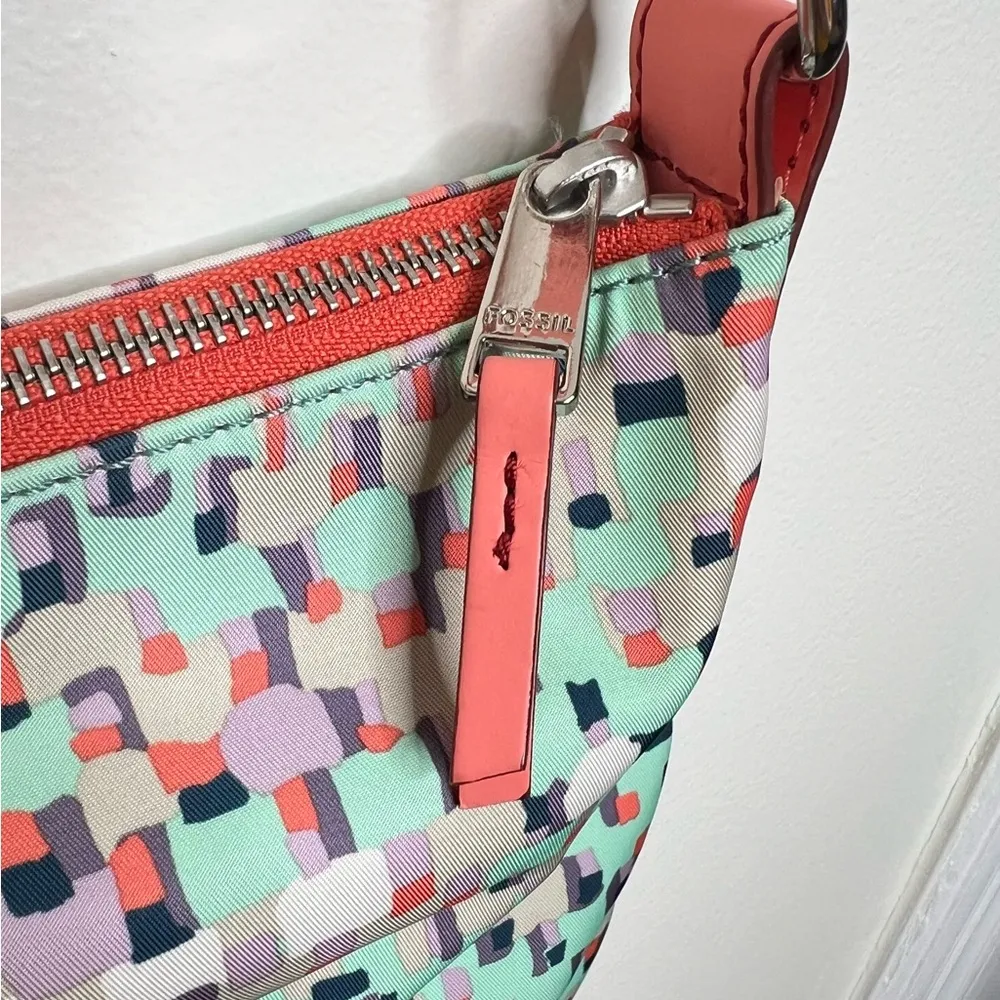 Fossil KeyPer Crossbody Bag Purse Mint and Coral Geometric Zip Closure 12 by 9” - Image 6