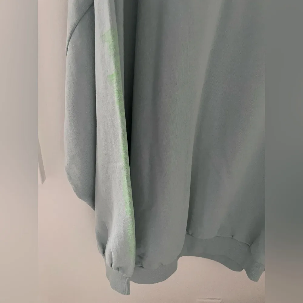 New Levi’s sweatshirt - Image 5