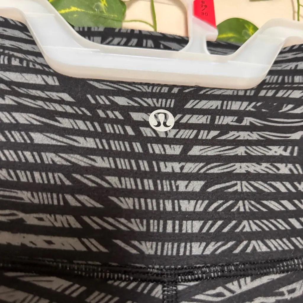 Women’s Lululemon Winder Under Stripped Leggings Size Small - Image 5