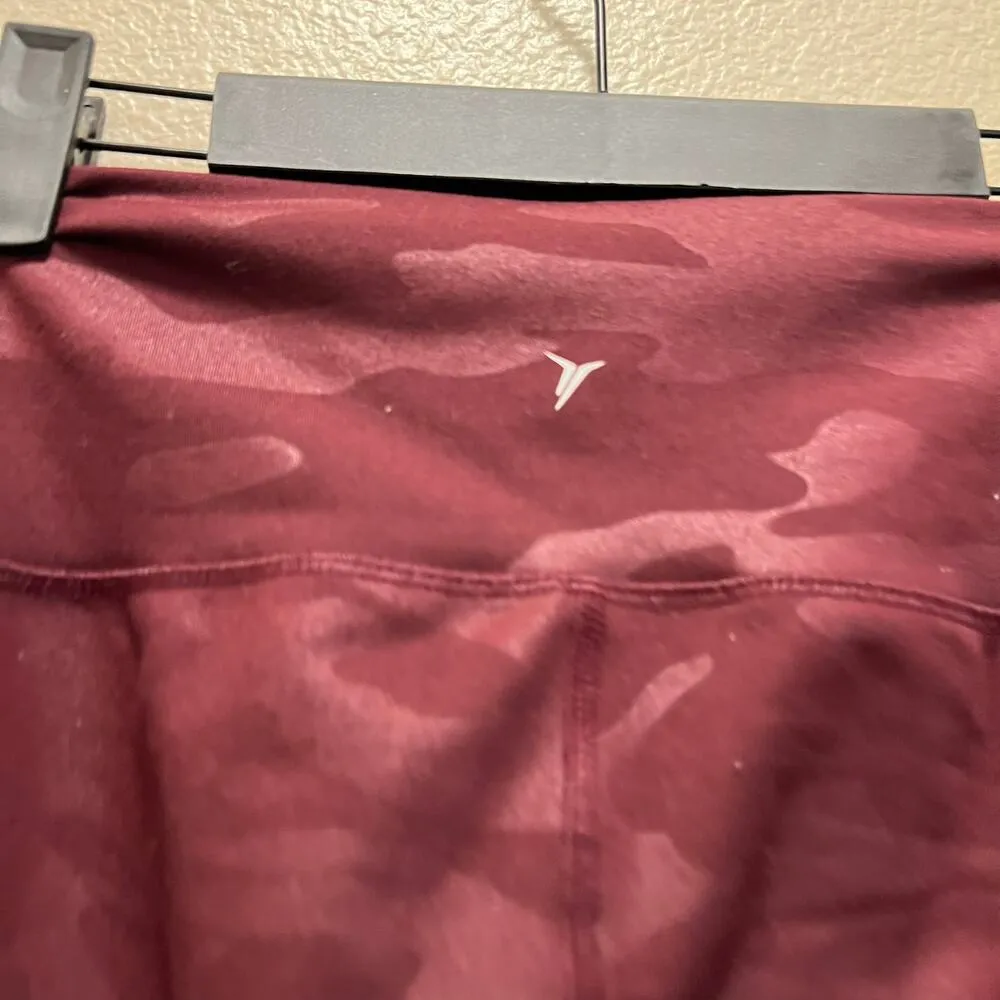 Old Navy Active Elevate Legging Go-Dry Maroon Camouflage Activewear Sz M - Image 6