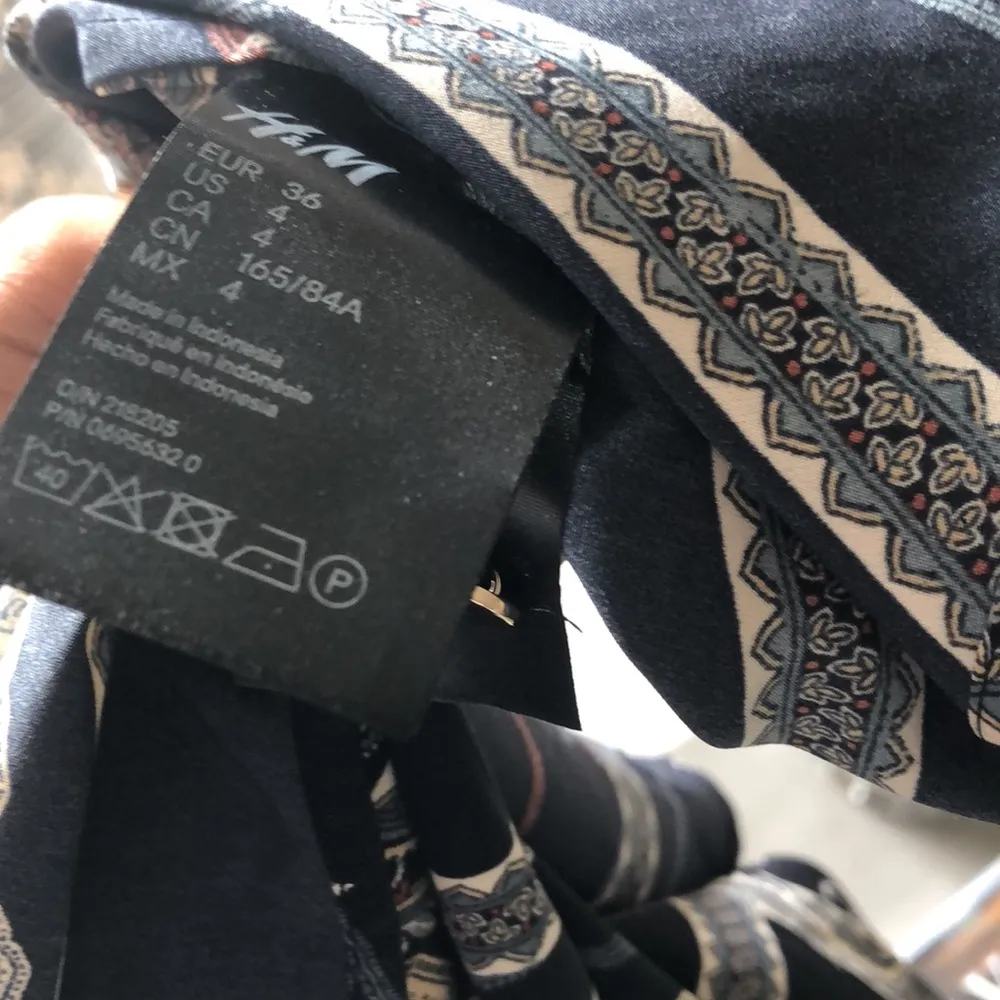 Cute Navy Blue H&M Printed Blouse - Image 8